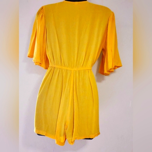 Super cute yellow romper - Picture 2 of 2